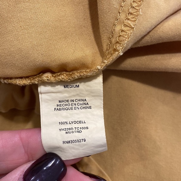 Yellow button shirt - Picture 3 of 3